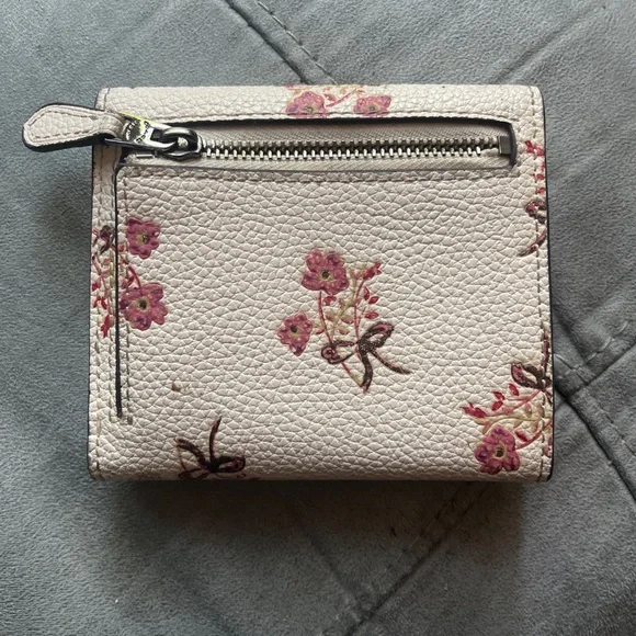 Coach smalls wallet - Picture 2 of 3